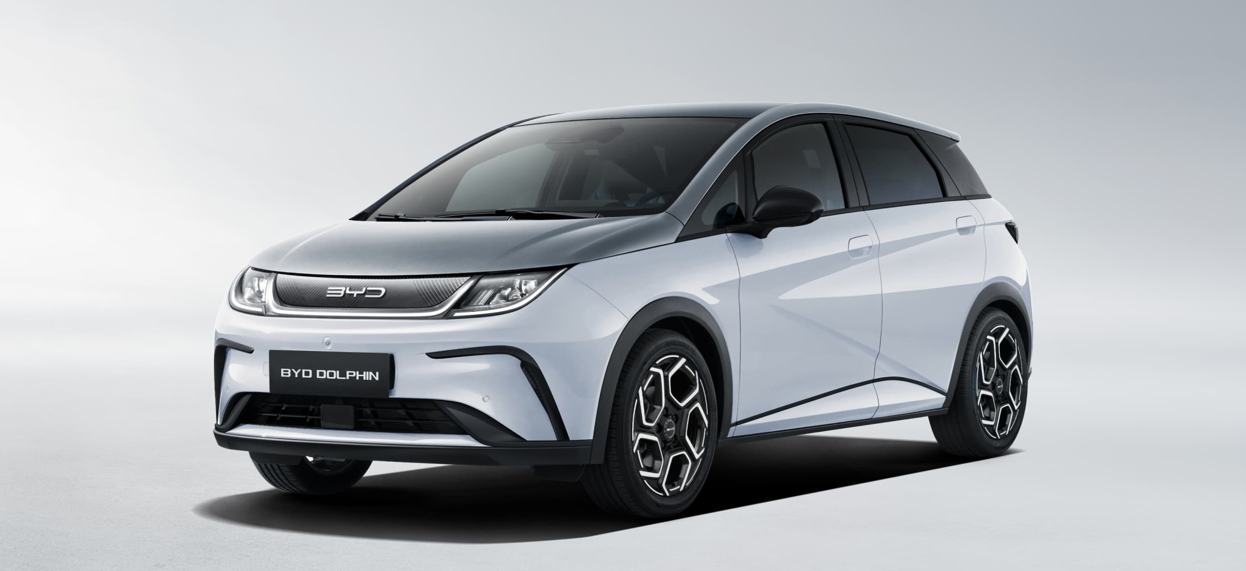 Chiny walczą z Japonią i wygrywają. BYD pokonuje Toyotę na neutralnym gruncie