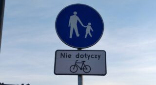 Za tym znakiem musisz zsiąść z roweru. Jedna tabliczka zmienia wszystko