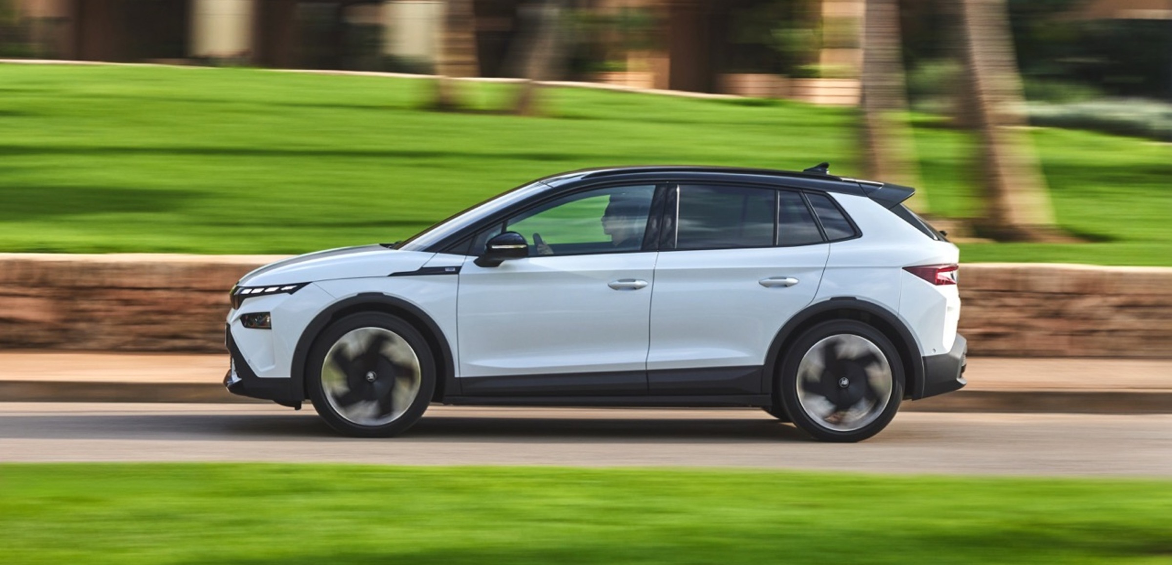Skoda Elroq zawsze jest gotowa dostosować się do Twoich potrzeb. Trzy wersje, jeden wybór