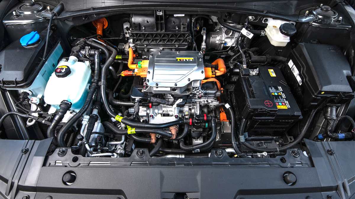 Największy problem samochodów elektrycznych to akumulatory. Te małe, na 12 voltów