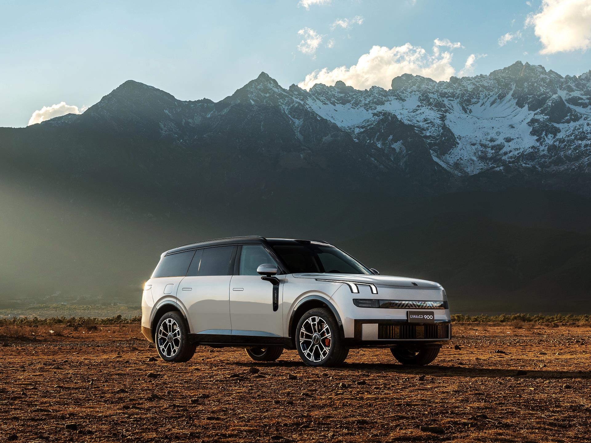 Lynk & Co 900