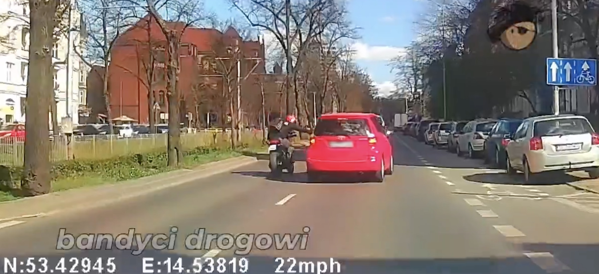 Typowy dzień motocyklisty na drodze. „Nie musicie mi twarzy zamazywać”
