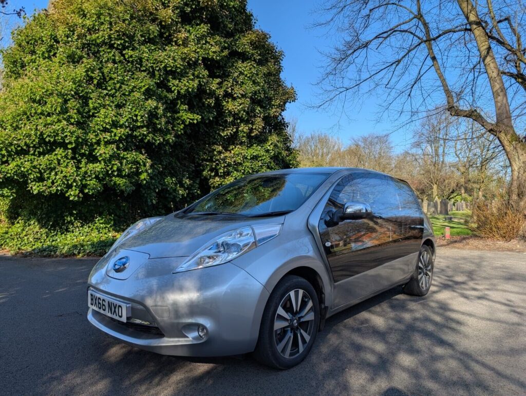 https://ocs-pl.oktawave.com/v1/AUTH_2887234e-384a-4873-8bc5-405211db13a2/autoblog/2025/04/nissan-leaf-karawan-2-1024x771.jpg