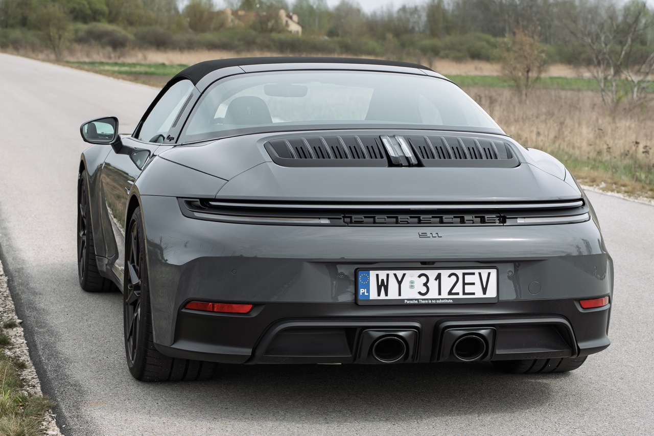porsche 911 targa gts 2025
