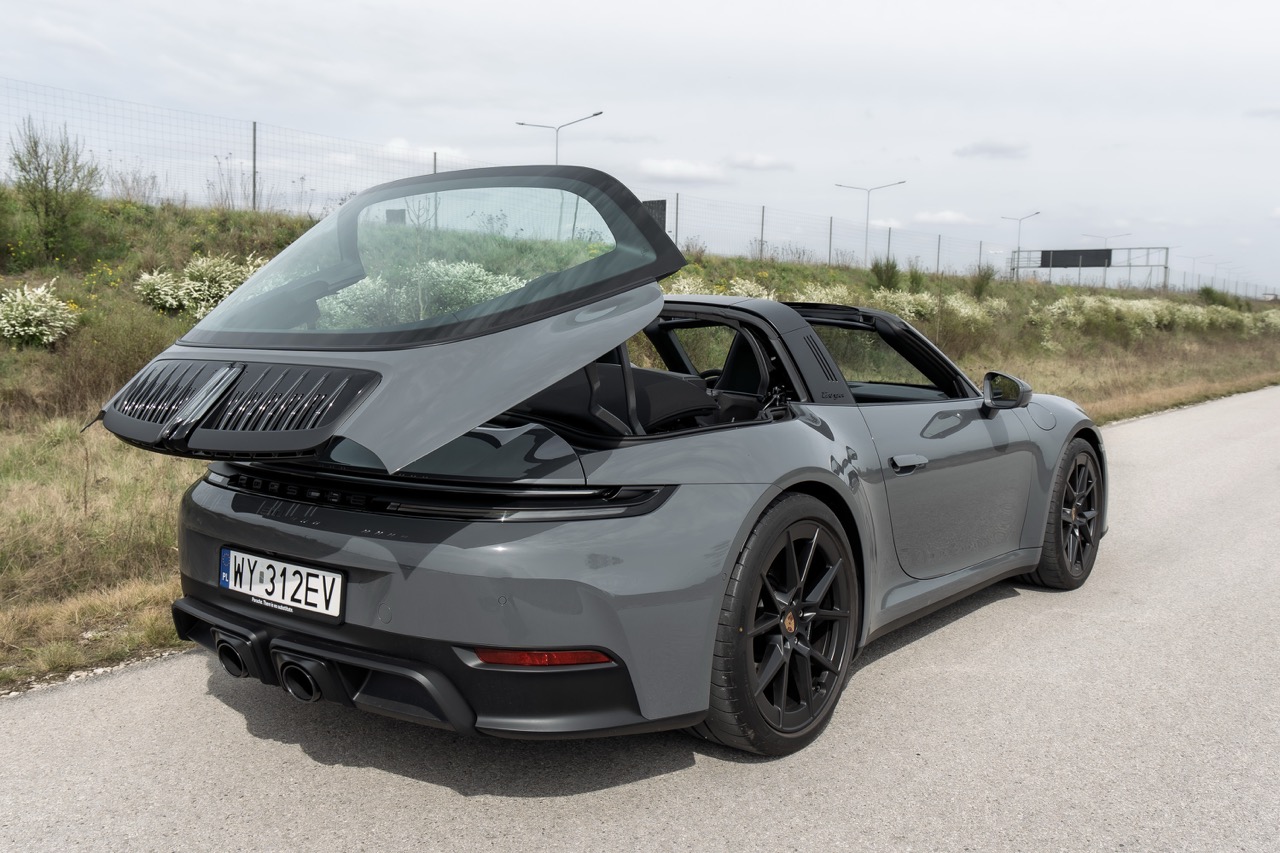 porsche 911 targa gts 2025