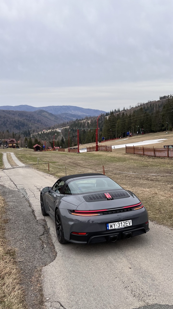 porsche 911 targa gts 2025
