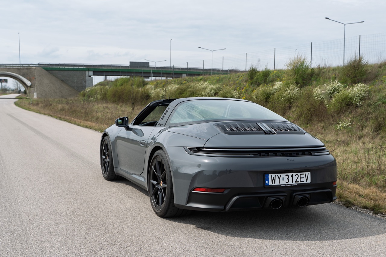 porsche 911 targa gts 2025