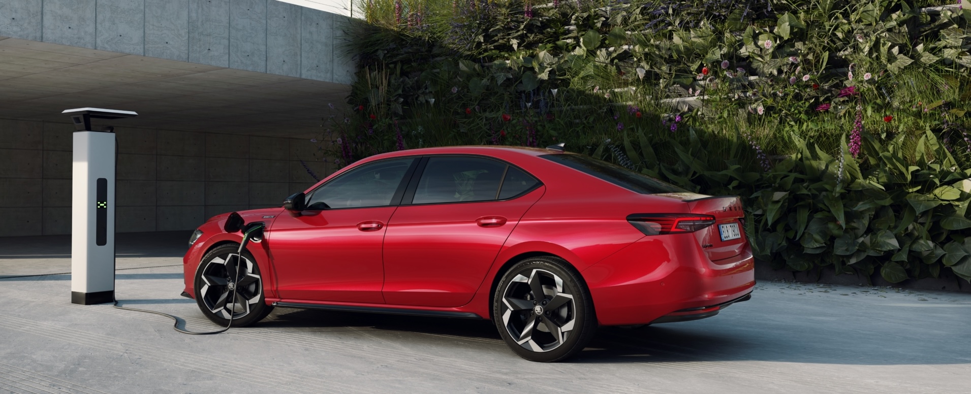 skoda superb plug-in cena