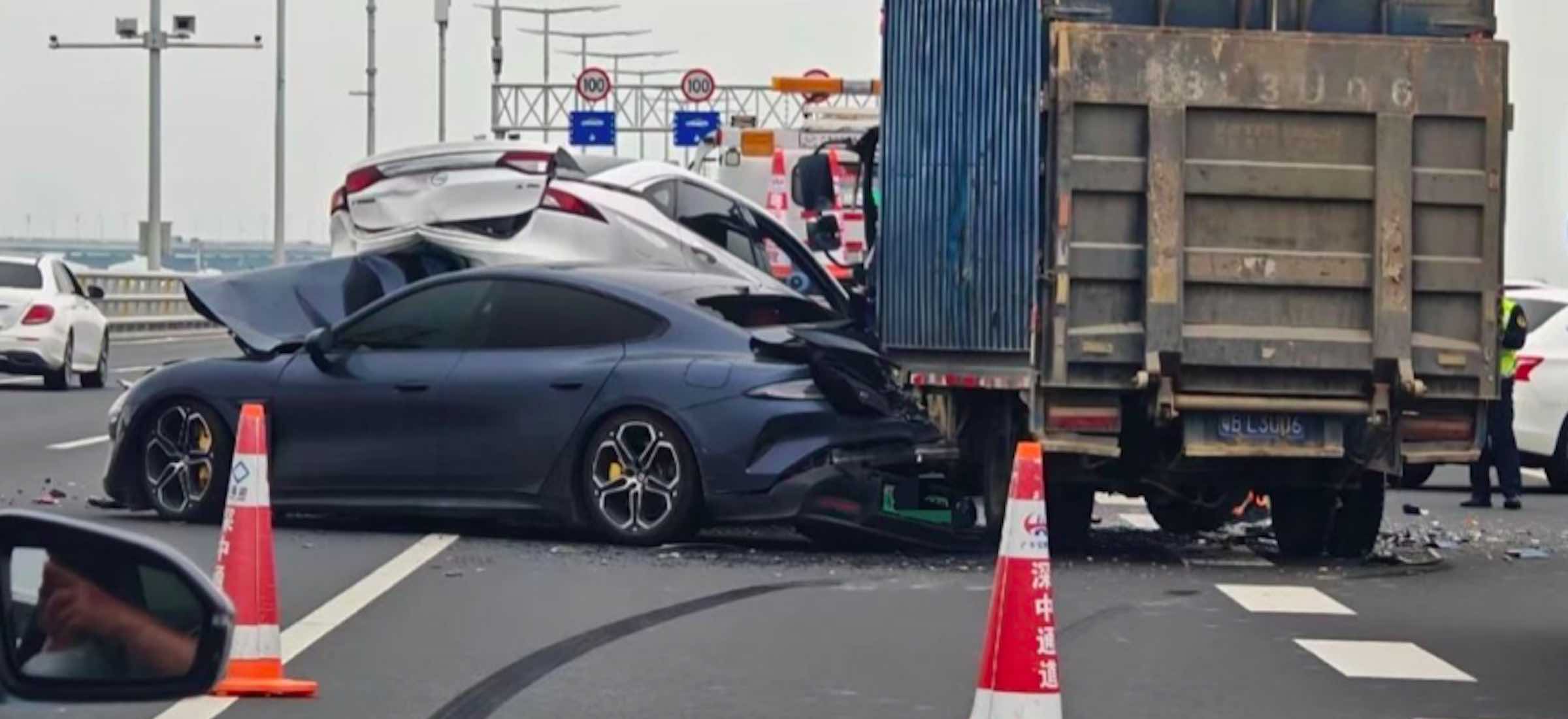 Elektryczny przebój to wypadek za wypadkiem. Ktoś tu zrobił zbyt szybki i zbyt niebezpieczny samochód