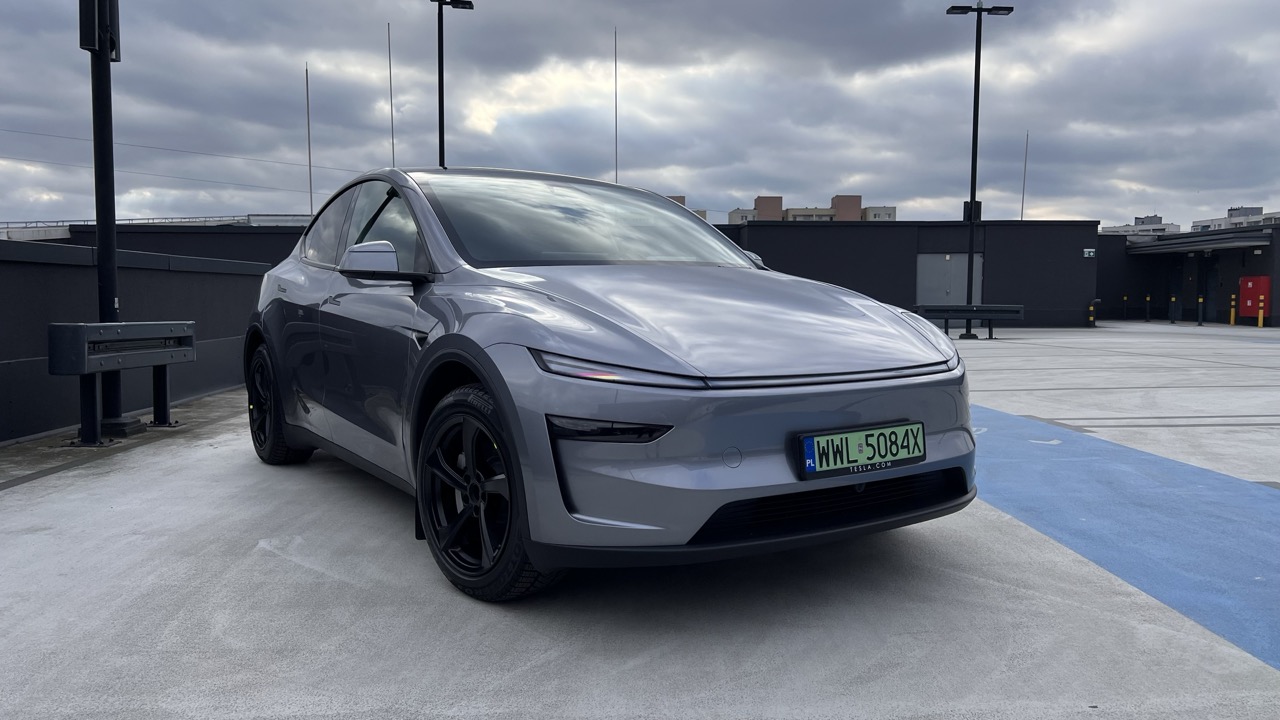 Tesla na fakturkę to podstawa. Tak się kupuje elektryczne samochody w Polsce