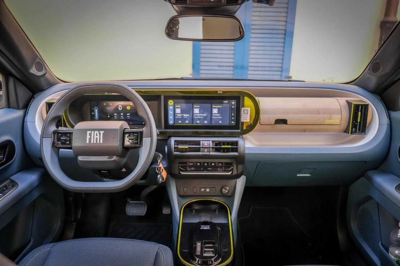 https://ocs-pl.oktawave.com/v1/AUTH_2887234e-384a-4873-8bc5-405211db13a2/autoblog/2025/05/Fiat-Grande-Panda-Hybrid_21.jpeg
