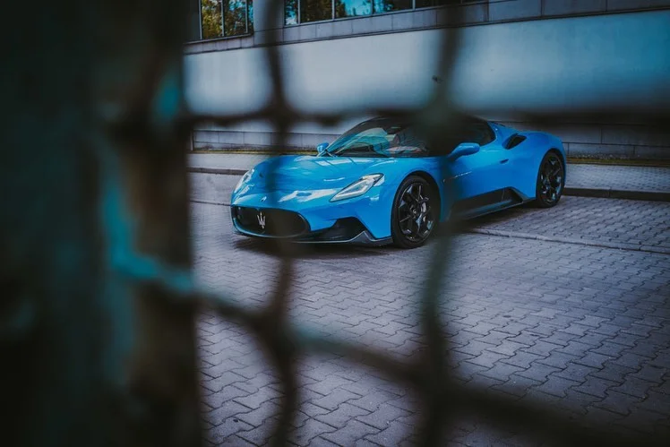 Maserati MC20 to kobieta