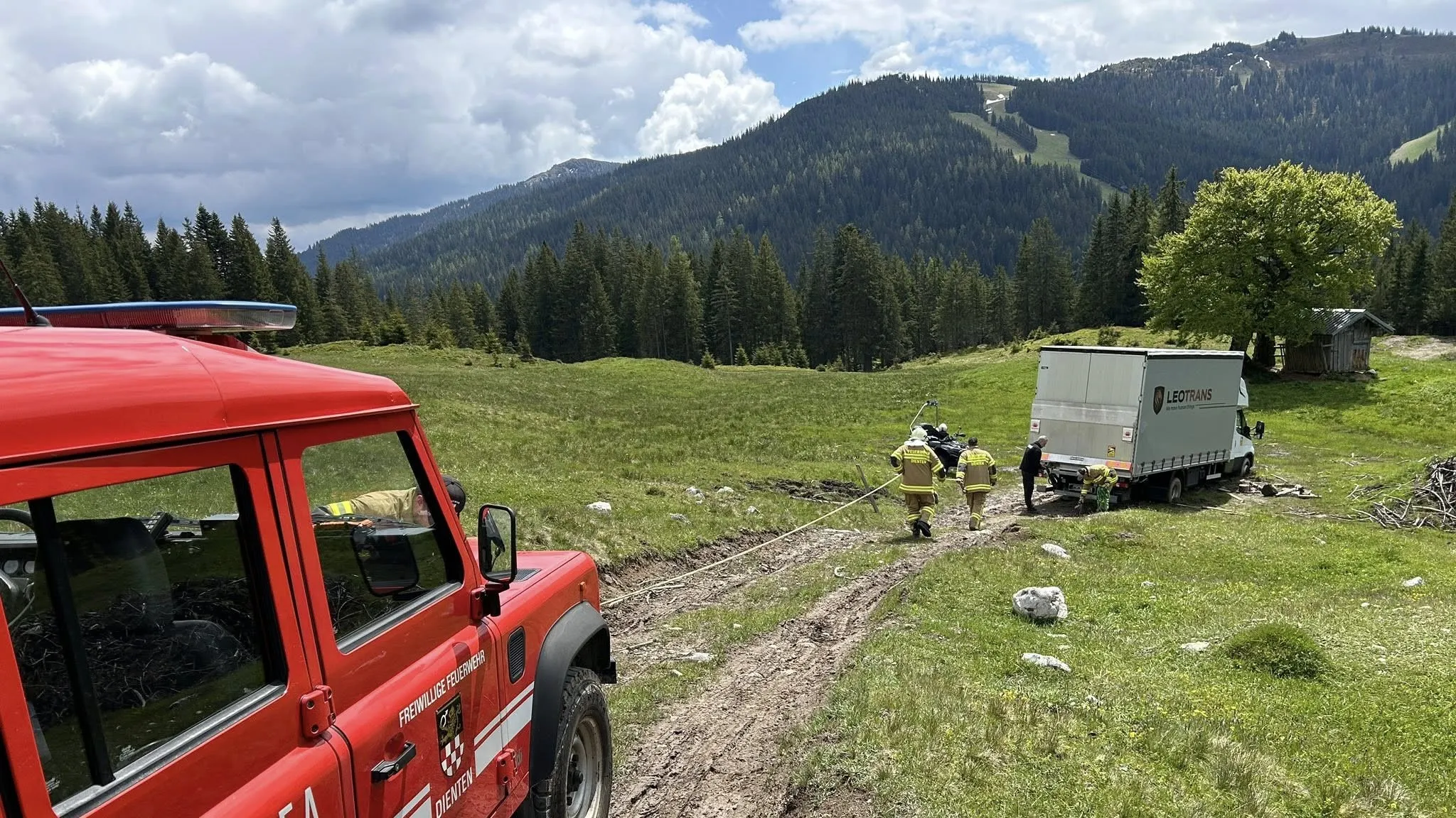 Polski busiarz utknął w Alpach. Zostawił Iveco i poszedł na górską wędrówkę