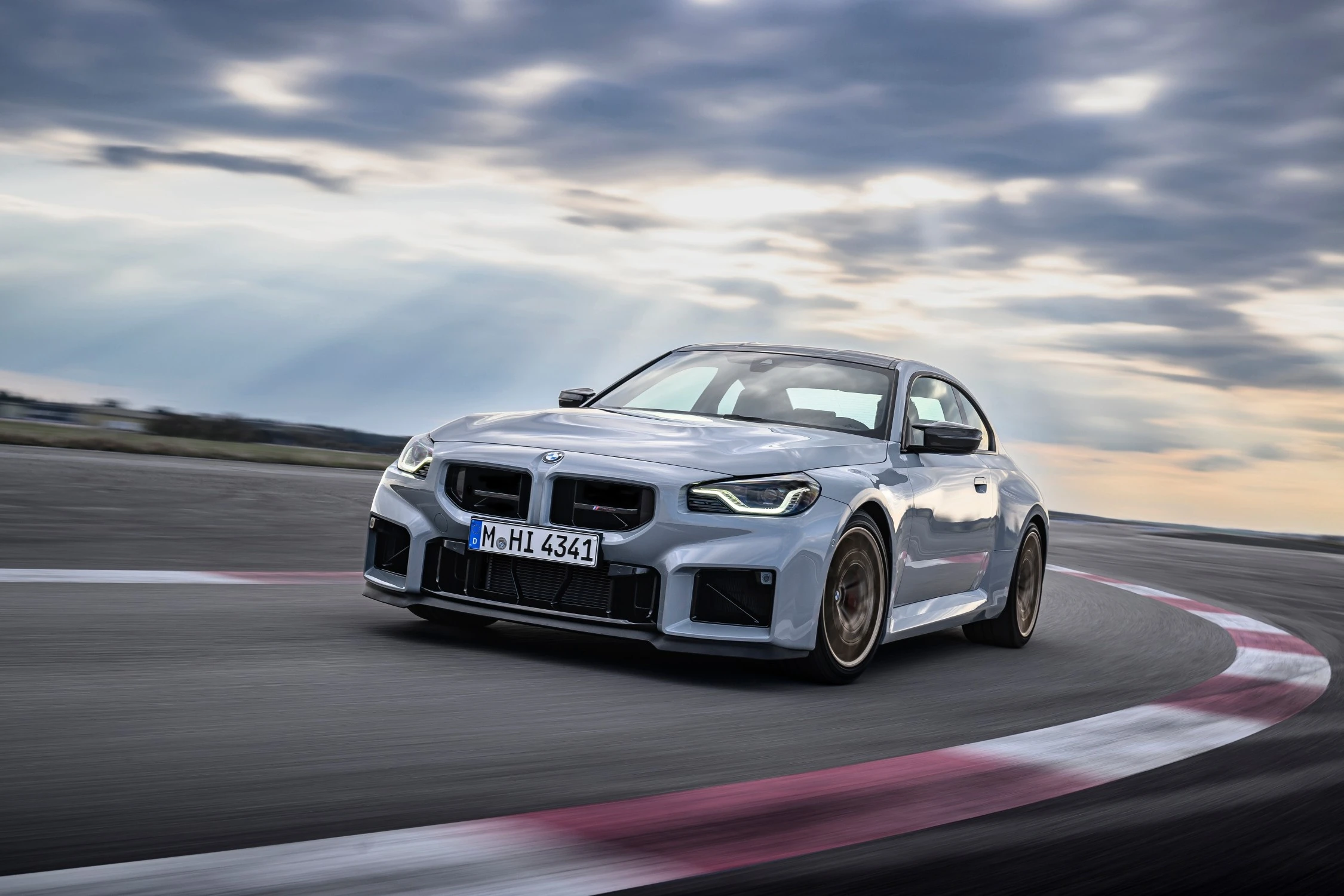 https://cdn-ab.spidersweb.pl/2025/05/bmw-m2-cs-16.jpg