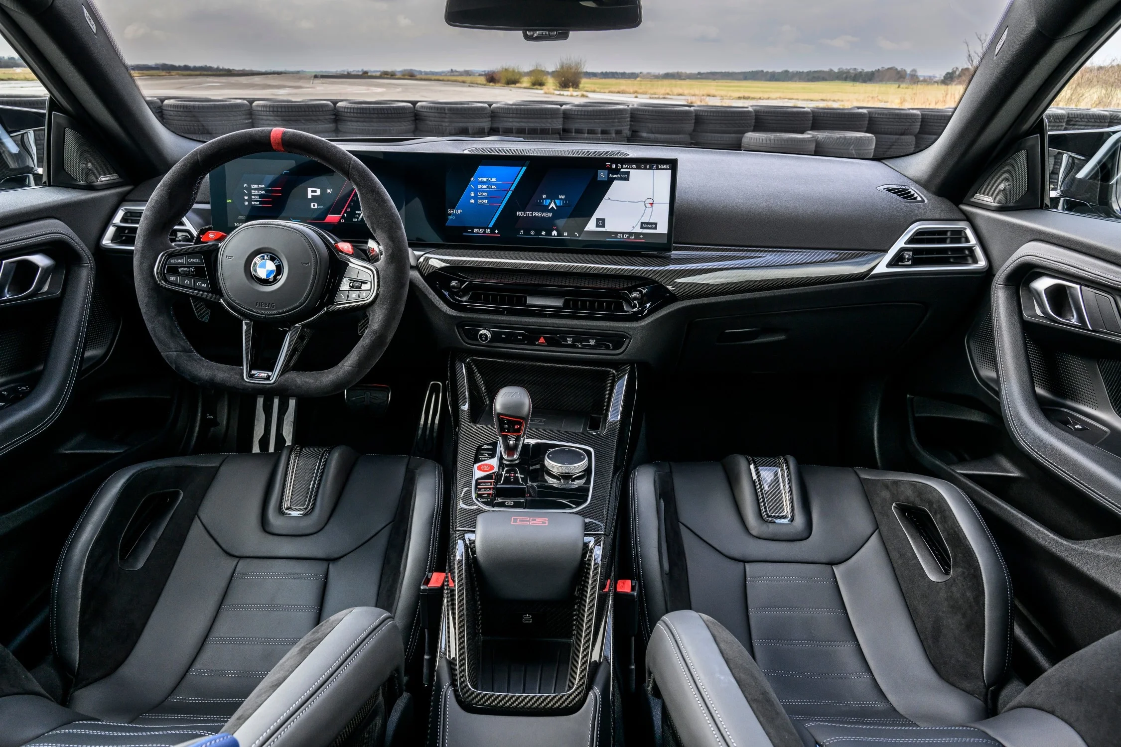Narzekasz na ekrany w samochodzie? BMW ma dla ciebie coś specjalnego