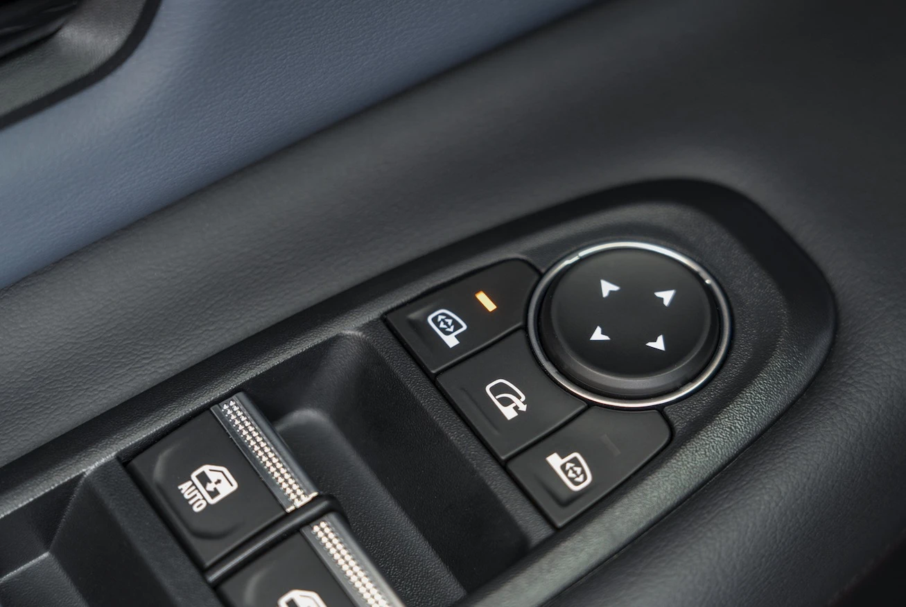 https://ocs-pl.oktawave.com/v1/AUTH_2887234e-384a-4873-8bc5-405211db13a2/autoblog/2025/05/nissan-micra-2025-48.07.jpg