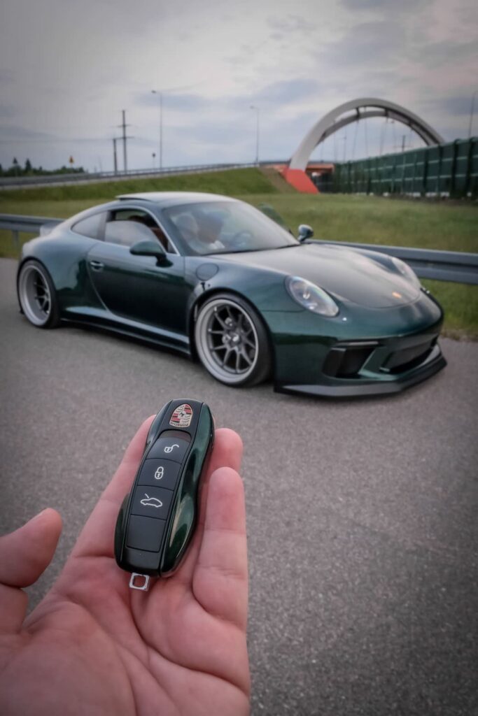 https://cdn-ab.spidersweb.pl/2025/06/Indecent-007-Porsche-911_19-683x1024.jpg