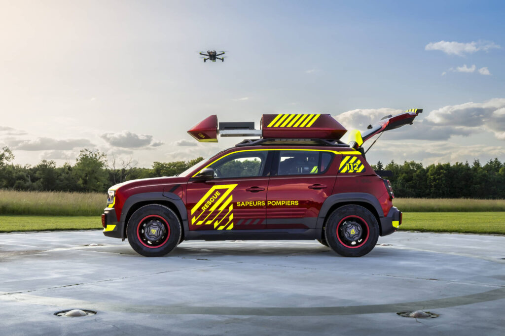 https://cdn-ab.spidersweb.pl/2025/06/Renault-4-Vision-4rescue_4-1024x682.jpeg