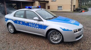 Włoski sedan na sprzedaż. Można przyprawić w nim innych o zawał