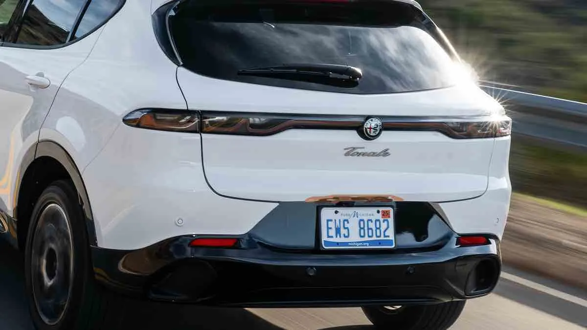 Nowe auto zaczęło rdzewieć po roku. Właściciel robi sceny, dealer wzrusza ramionami