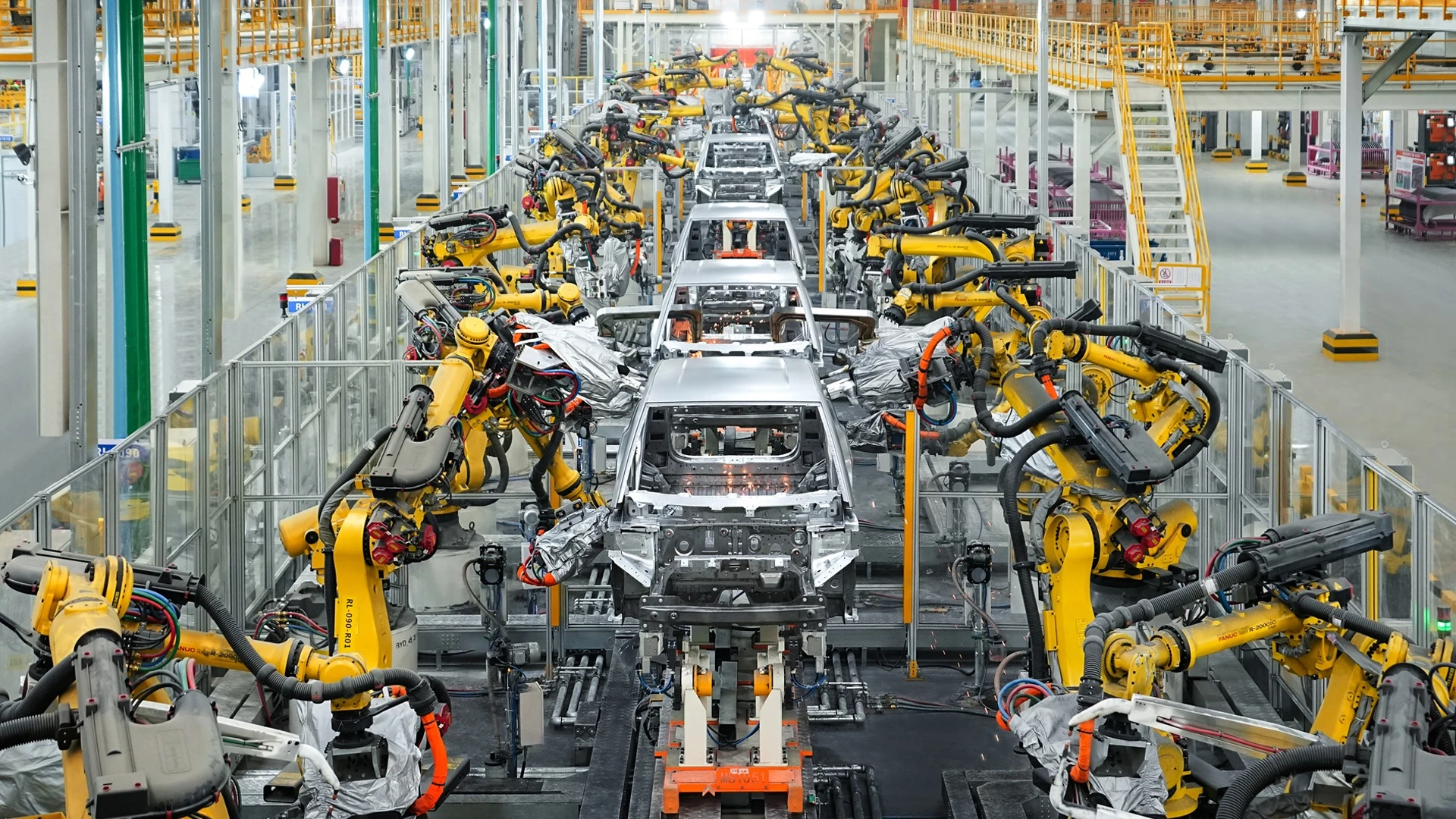 BYD twierdzi, że najlepszą obroną jest atak. Koncern pozwał 37 osób