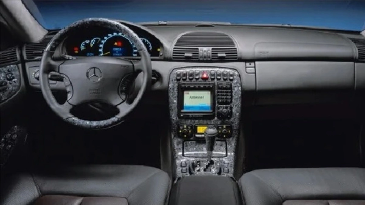 Mercedes kładł skały na deskę rozdzielczą. Teraz możesz kupić je w Polsce