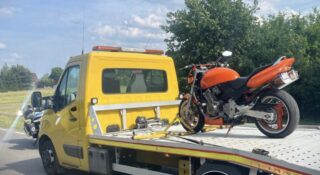 Masz córkę? To wiesz, co robić, gdy patrzy się na nią motocyklista