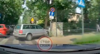 Obywatel sam goni pijanego kierowcę. Policja doradza mu, żeby jeszcze sam rzucił go na glebę