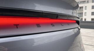 Robotaksówki Tesli odpalone. Na razie nie wyciągajcie 4,2 z elektronicznego portfela