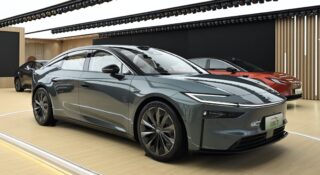 Toyota dogadała się z chińskimi gigantami. Reszta świata może się pakować
