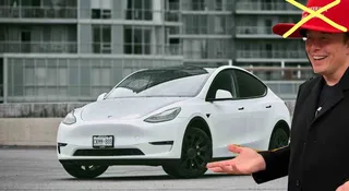 Elon zdjął czerwoną czapkę. Klienci znowu rzucili się na Tesle