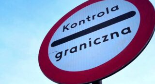 Policja radzi: włącz TA w samochodzie. Kierowcy nerwowo szukają przycisku