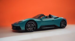 Nowy MC wchodzi na imprezę. To Maserati ma dziwną nazwę i V6