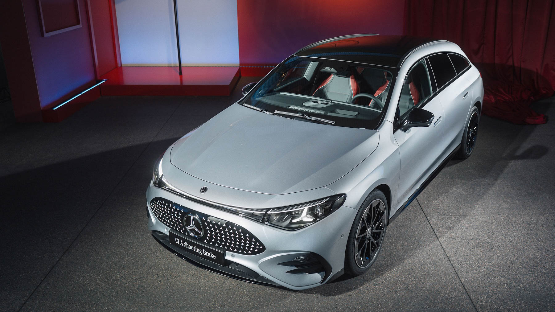 Oto nowy Mercedes CLA Shooting Brake. Patrz na dach