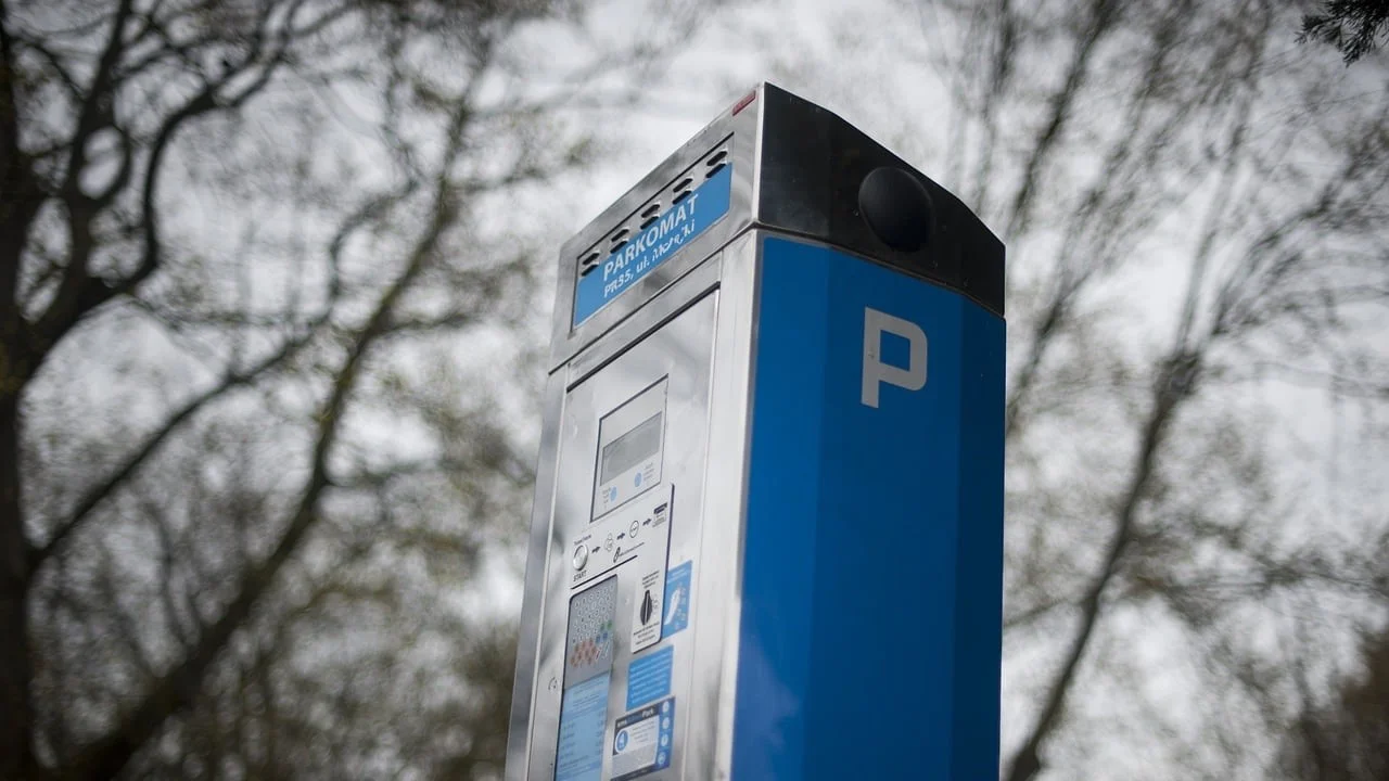 Obowiązkowa gotówka w parkomatach. Ministerstwo „zgodziło” się z RPO
