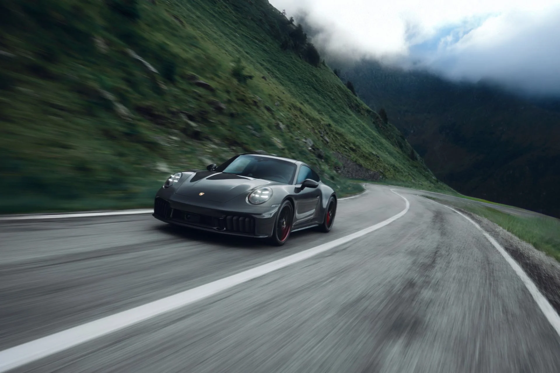 https://cdn-ab.spidersweb.pl/2025/07/porsche-911-carrera-4-gts-tribute-to-transfagarasan-honors-world-s-most-beautiful-road_12.jpg