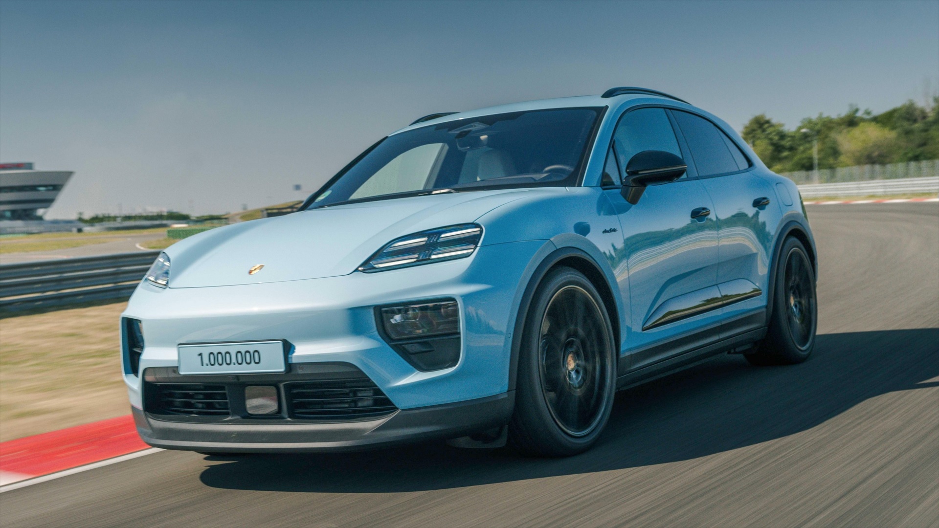 Z tego auta śmiali się fani Porsche. Teraz pobiło nowy rekord