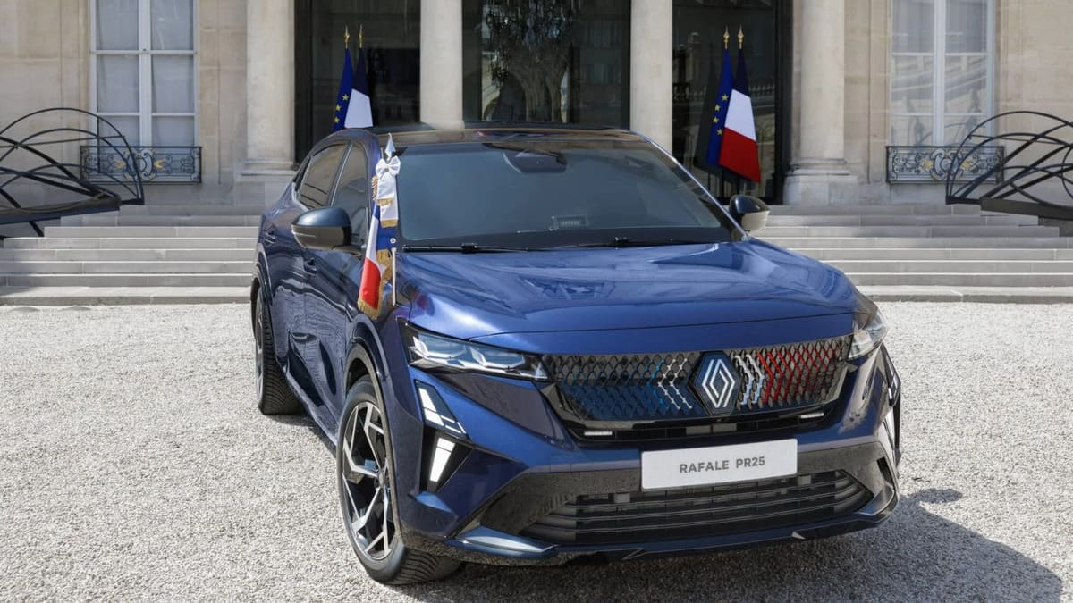 Renault zrobiło samochód na rocznicę zburzenia Bastylii. Rafale będzie wozić Emanuela