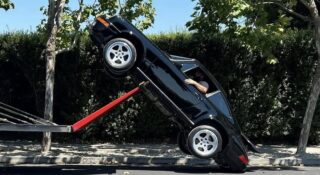 Zrzucili z lawety auto za 18 mln zł. RUF nie pofrunął