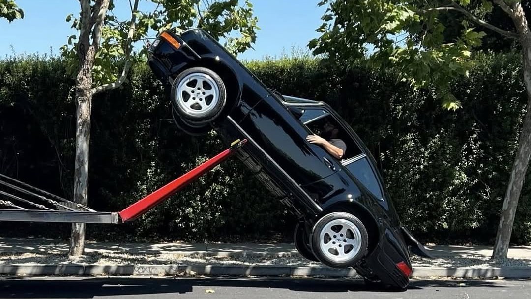 Zrzucili z lawety auto za 18 mln zł. RUF nie pofrunął