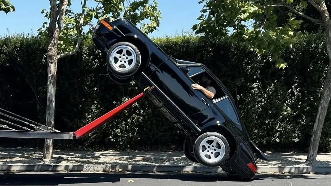 Zrzucili z lawety auto za 18 mln zł. RUF nie pofrunął
