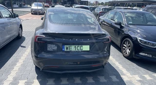 Prawie nowa Tesla z naklejką „kupiłem to, zanim&#8230;”. Sprawdziłem, czy to może być prawda
