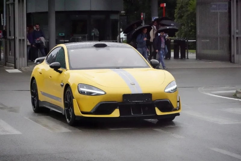 Ferrari testuje Xiaomi. Włosi biorą korepetycje z chińskiego