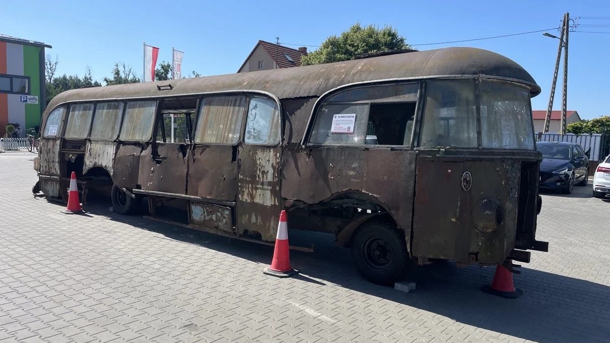 Widziałem na żywo odnaleziony autobus Bałtyk. To nie będzie renowacja, to będzie budowa z inspiracją