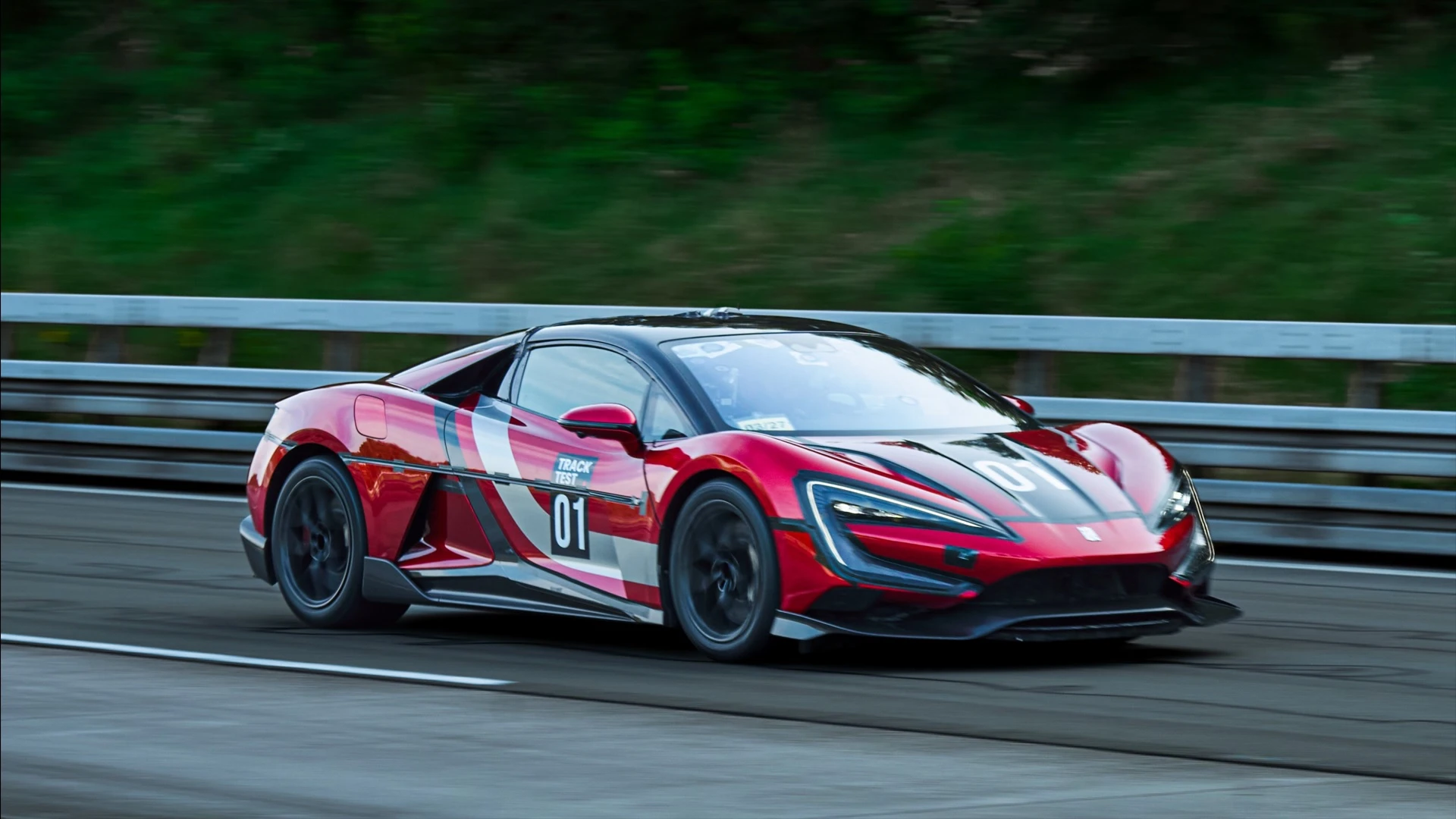 Elektryczny BYD pojechał 472 km/h. Rimac boi się jego mocy
