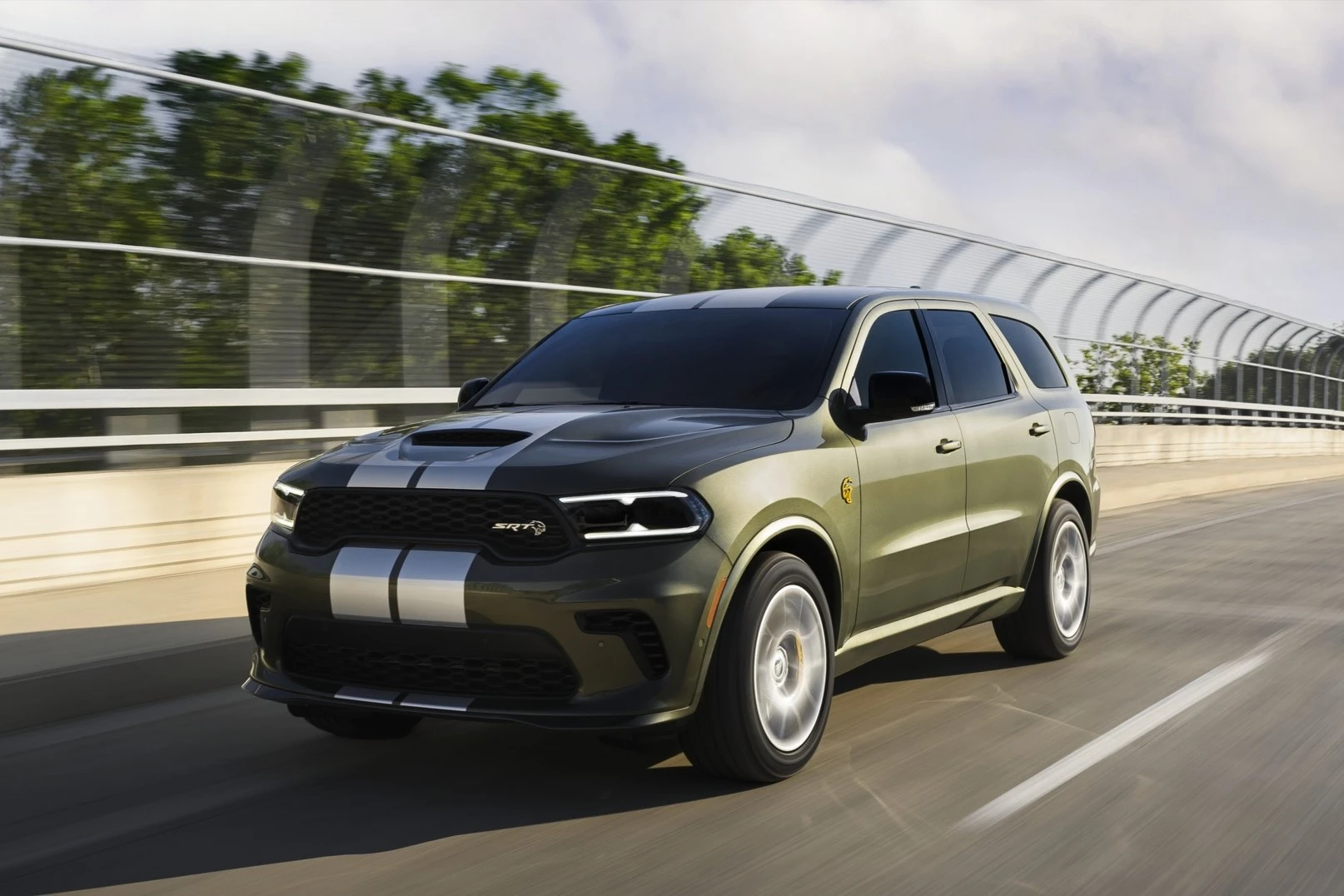 https://cdn-ab.spidersweb.pl/2025/08/dodge-durango-2026-1.jpg