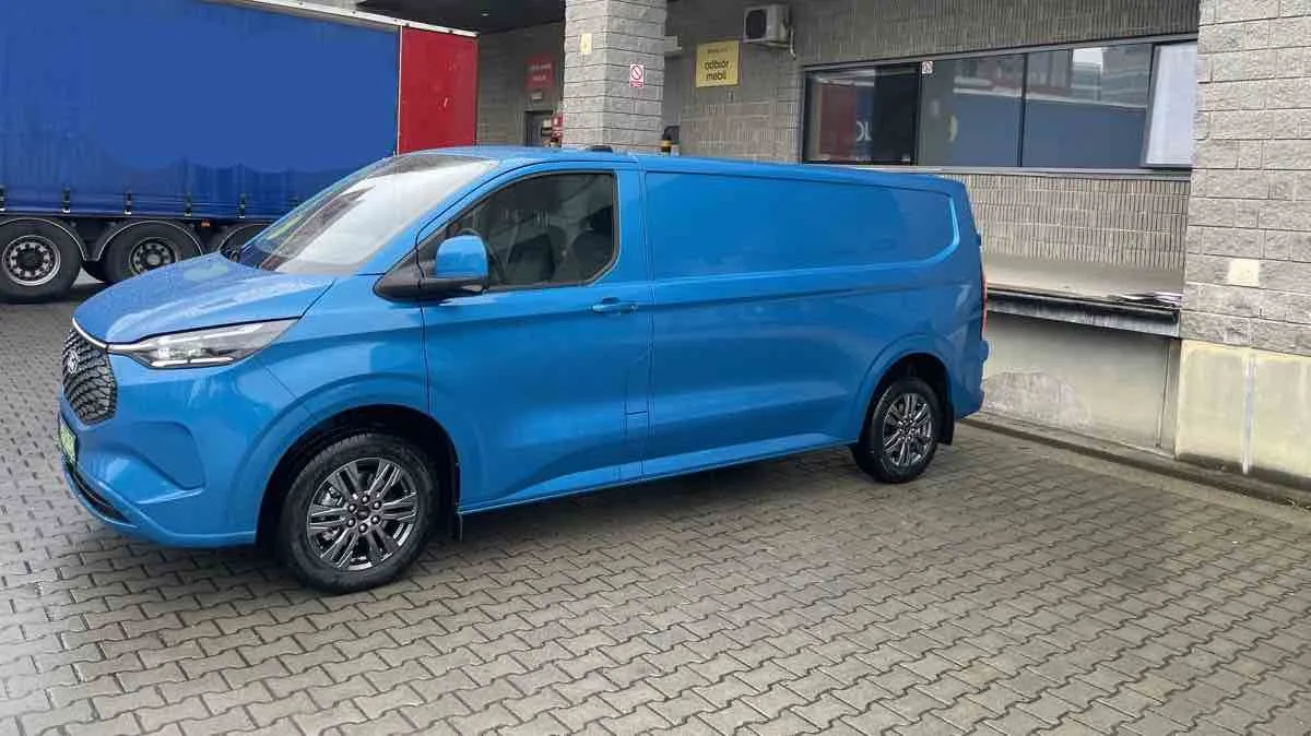 Elektryczny Ford e-Transit Custom to zmierzch złotej rączki. Test