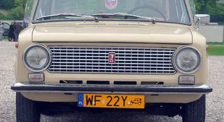 żółte tablice rejestracyjne
