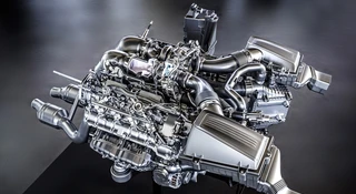 Mercedes pracuje nad nowym V8. C 63 robi smutną żabę