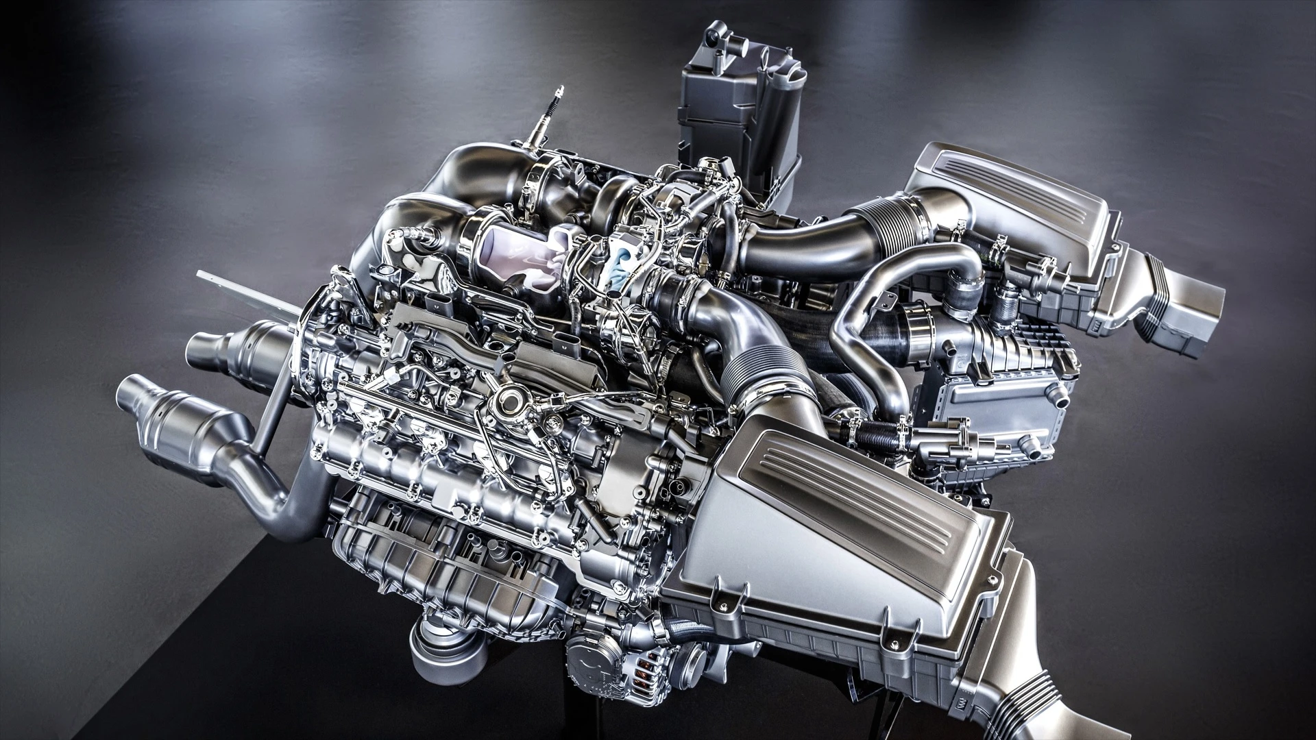 Mercedes pracuje nad nowym V8. C 63 robi smutną żabę